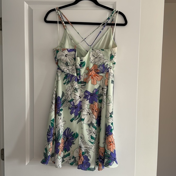 Dynamite floral dress - Picture 2 of 4